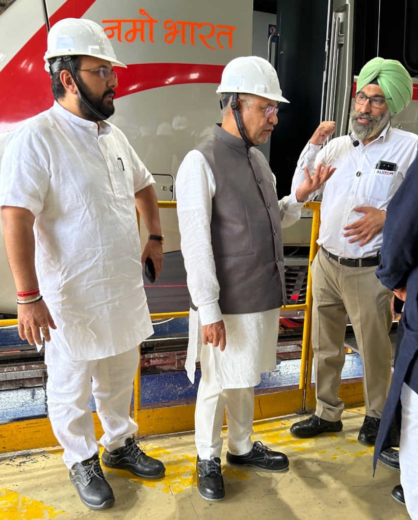 रेल मंत्री अश्विनी वैष्णव ने किया एल्सटॉम कारखाने का दौरा