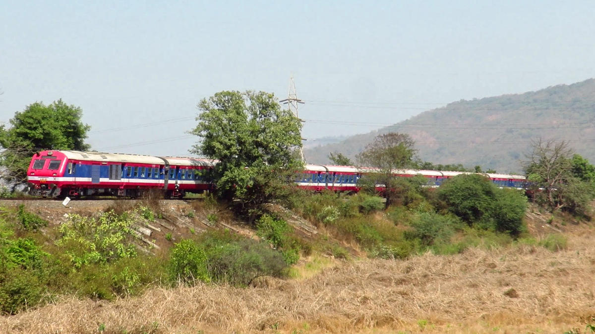 कश्मीर घाटी में तेजी से हो रहा है रेलवे का विकास