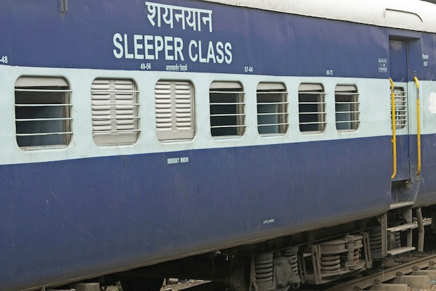 रेलवे ने 3 जोडी रेलगाड़ियों में लगाए जनरल कोच