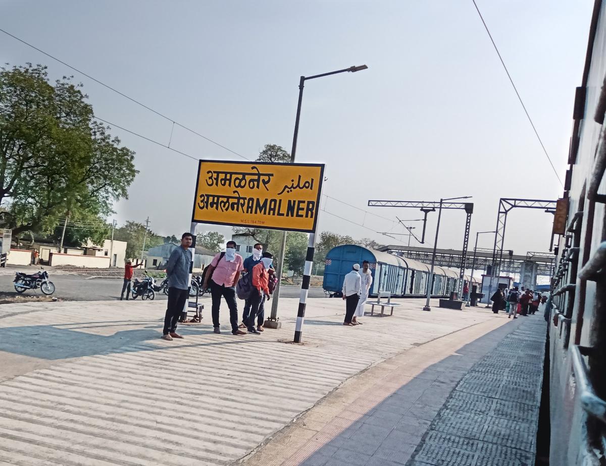 अमलनेर एवं धरणगांव स्टेशनों पर ठहरेगी ये गाड़ियां